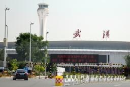 　中国・武漢の国際空港＝２３日（共同）