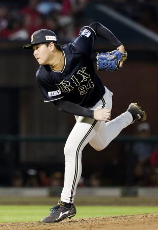 　４回から登板し３回無失点でプロ初勝利を挙げたオリックス・川瀬＝楽天モバイルパーク