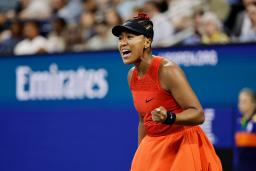 　女子シングルス１回戦でマッチポイントを迎え、ガッツポーズする大坂なおみ＝ニューヨーク（共同）