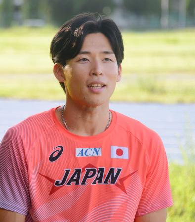 　取材に応じる陸上男子１１０メートル障害の野本周成＝５日、広島県東広島市の広島大