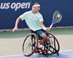 　車いすの部男子シングルスで優勝し、喜ぶ小田凱人。四大大会とパラリンピックを全制覇する「生涯ゴールデンスラム」を達成した＝ニューヨーク（共同）
