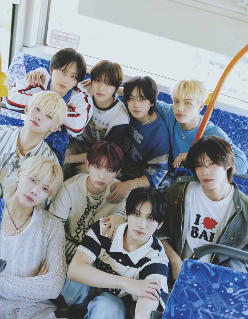 フォトムック「CanCam Meets『&TEAM』」通常版表紙カット