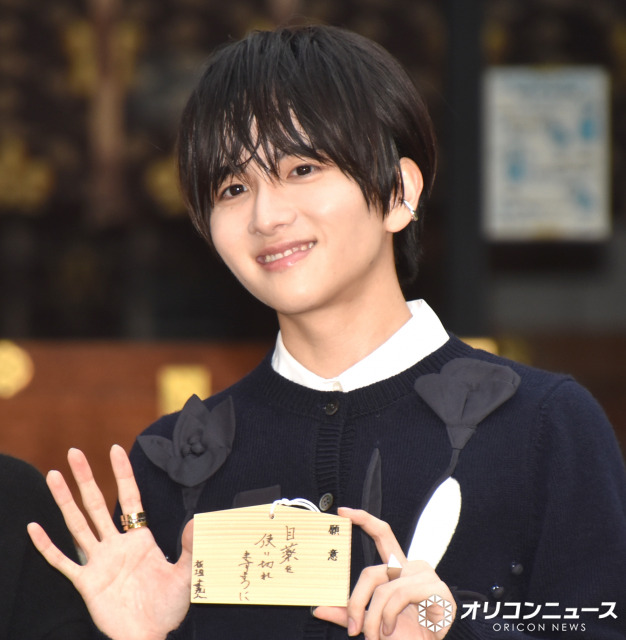 絵馬にかわいすぎる願い事を書いた板垣李光人 （C）ORICON NewS inc.
