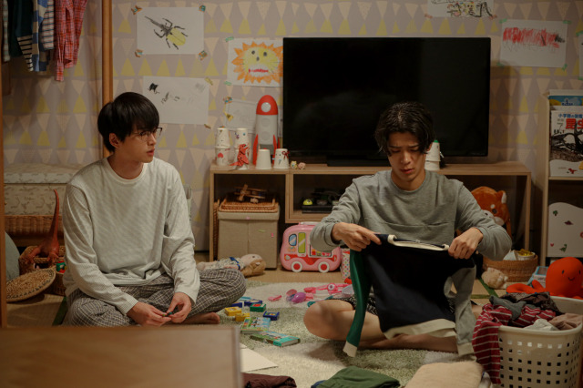 オシドラサタデー『パパと親父のウチご飯』第３話より白洲迅、松島聡（C）テレビ朝日、ストームレーベルズ