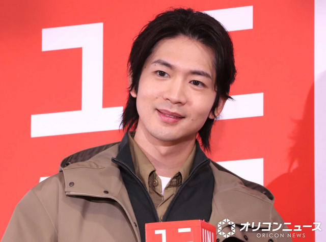 オリジナル刺繍ニットにご満悦の様子をみせた松下洸平 （C）ORICON NewS inc.