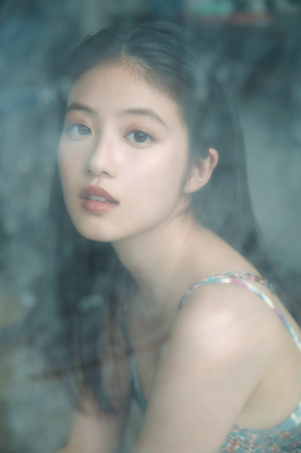 『今田美桜写真集 ラストショット』（講談社）デジタル版限定特典カットより／撮影＝三宮幹史