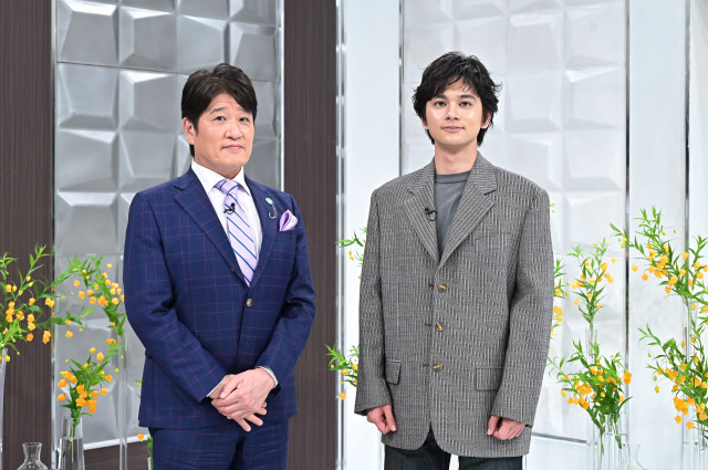 26日放送『日曜日の初耳学』に出演する（左から）林修、北村匠海（C）MBS