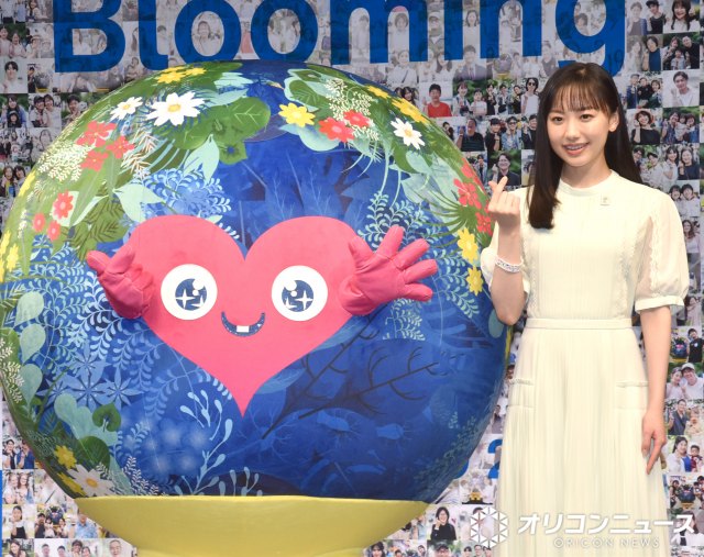 トゥンクトゥンクと対面して笑顔を見せた芦田愛菜 （C）ORICON NewS inc.