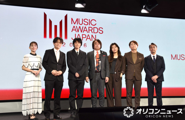 『MUSIC AWARDS JAPAN 2026』記者発表会に登壇した（左から）山本里菜、柴那典氏、櫻井海音、野村達矢委員長、ヒコロヒー、松島功氏、クリス・ペプラー （C）ORICON NewS inc.