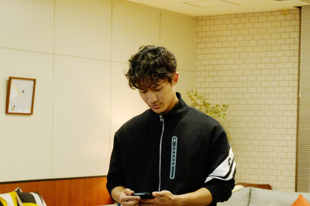 Snow Man・岩本照＝『恋する警護24時 Season2』第5話撮影（C）テレビ朝日