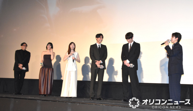 映画『楓』舞台あいさつに登壇した（左から）行定勲監督、石井杏奈、福原遥、福士蒼汰、宮沢氷魚、宮近海斗（C）ORICON NewS inc.