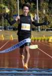 男子総合優勝の松浦崇之さん＝指宿市営陸上競技場