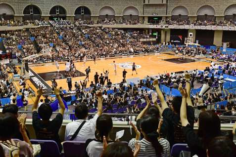 〈関連〉鹿児島レブナイズの開幕戦で盛り上がるファン＝２０２４年１０月、鹿児島市の西原商会アリーナ
