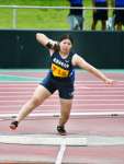 女子砲丸投げで６連覇を飾った三反田理央（鹿屋体大）＝白波スタジアム