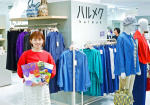 衣服や化粧品、靴などが並ぶ「ハルメク　おみせ　山形屋店」＝９日、鹿児島市の山形屋
