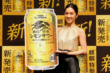 　新ＣＭ発表会に登場した中村アン＝東京都内