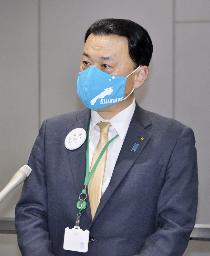 　臨時の島根県の聖火リレー実行委員会で見解を表明する丸山達也知事＝１７日午後、松江市
