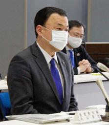 　臨時の島根県の聖火リレー実行委員会で見解を表明する丸山達也知事＝１７日午後、松江市