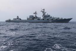 　シリア沖を航行する巡洋艦モスクワ＝２０１５年１２月（ロシア国防省提供、ＡＰ＝共同）