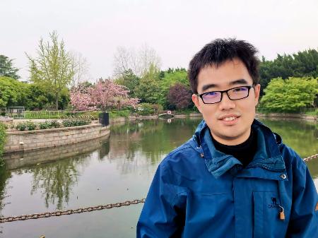 　新型コロナウイルス対策に抗議する「白紙運動」に参加した黄意誠さん＝上海市（本人提供・共同）