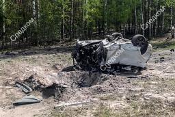 　６日、ロシア・ニジニーノブゴロドで、作家のザハル・プリレーピン氏の車が爆発した現場（連邦捜査委員会のテレグラムから・タス＝共同）