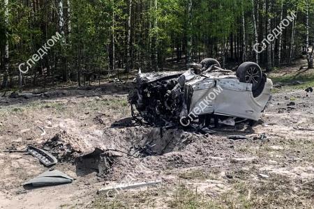 　６日、ロシア・ニジニーノブゴロドで、作家のザハル・プリレーピン氏の車が爆発した現場（連邦捜査委員会のテレグラムから・タス＝共同）