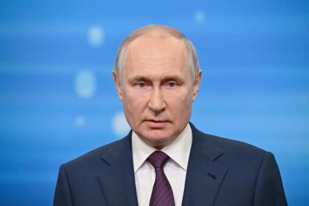 9日、声明を述べるロシアのプーチン大統領=ソチ(ロイター=共同)