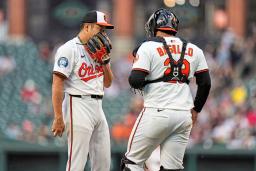 　レッズ戦の３回、四球を選ぶドジャース・大谷。投手グリーン＝ロサンゼルス（共同）