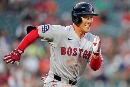 　レッズ戦の３回、四球を選ぶドジャース・大谷。投手グリーン＝ロサンゼルス（共同）