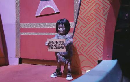 米アナハイムのディズニーランド・パークに置かれた少女の人形(ベン・コーヘン氏のユーチューブチャンネルから、共同)