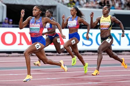 　女子２００メートル決勝　力走するメリッサ・ジェファーソンウッデン（左端）＝国立競技場