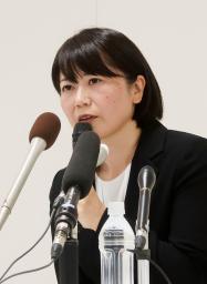 　臨時記者会見に臨む前橋市の小川晶市長＝２４日午後、前橋市