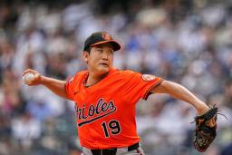 　カージナルス戦の６回、３１号ソロを放つカブス・鈴木＝シカゴ（共同）