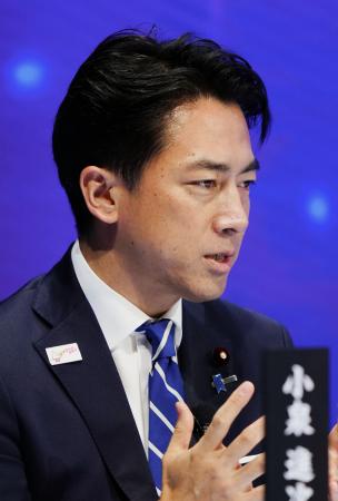 　自民党総裁選の討論イベントに出演し、発言する小泉農相＝２７日、東京都世田谷区