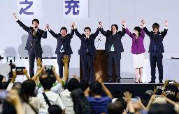 　記者会見する総裁選挙管理委員会の逢沢一郎委員長＝２２日、東京・永田町の党本部