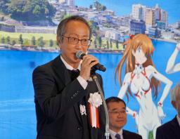 　「シン・ハママツ計画」の一環で、横断幕などが飾られた静岡空港のロビー＝３日午前