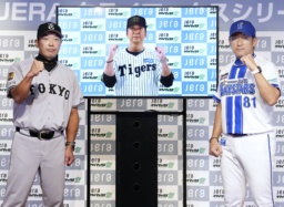 　キャッチボールで調整する日本ハム・伊藤＝エスコンフィールド