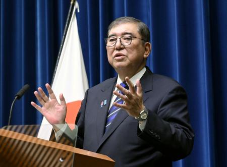 　戦後８０年に合わせ、「内閣総理大臣所感」を発表する石破首相＝１０日午後、首相官邸（代表撮影）