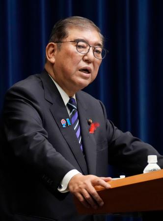 　戦後８０年に合わせた先の大戦に関する「内閣総理大臣所感」を発表する石破首相。政治が軍事に優越する「文民統制」の重要性を強調した＝１０日午後、首相官邸