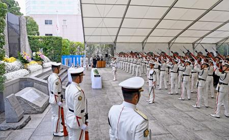 　防衛省で開かれた自衛隊殉職隊員追悼式＝１１日午前（代表撮影）