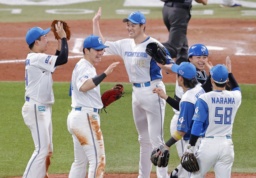 　８回日本ハム２死一、二塁、レイエスが右越えに逆転の２点打を放つ＝エスコンフィールド