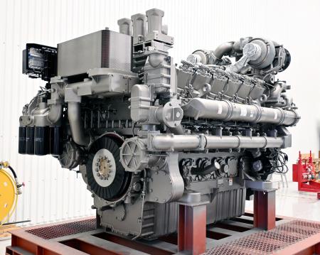 　報道陣に公開されたヤンマーパワーソリューションの非常用発電機エンジン＝１４日午前、兵庫県尼崎市