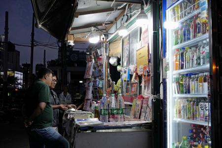 　北京市内の売店＝９月（共同）