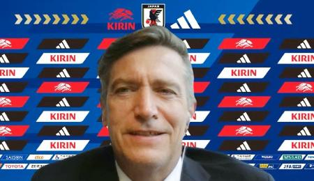 　オンラインで取材に応じるサッカー女子日本代表のニールセン監督＝１５日