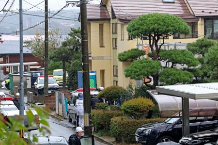 　入り込んだクマが出てきていない、秋田市中心部の住宅周辺＝１６日午前１０時５４分