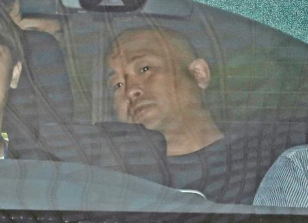 　警視庁新宿署に入る、大相撲の元力士若麒麟の鈴川真一容疑者＝１６日