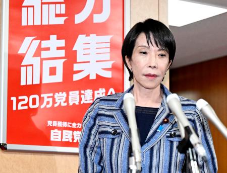 　村山富市元首相死去の報に接し、記者団の取材に応じる自民党の高市総裁＝１７日午後、東京・永田町の党本部