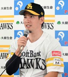　月間ＭＶＰを受賞した巨人・岡本＝東京ドーム