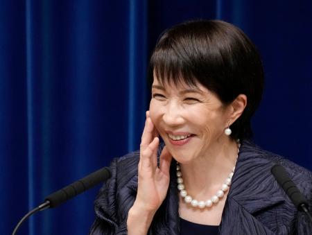 　新内閣が発足し、記者会見する高市早苗首相＝２１日午後１０時４３分、首相官邸