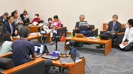 　スパイ防止法に反対する野党議員や弁護士らが開いた勉強会＝２２日午後、東京都内